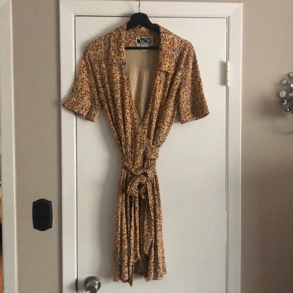 Diane Von Furstenberg Dresses & Skirts - Diane Von Furstenberg Wrap Dress